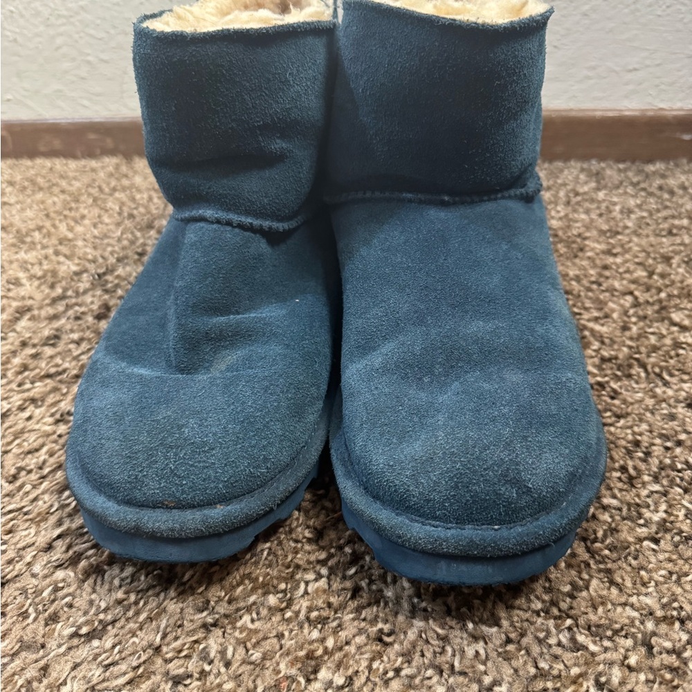 Bearpaw  boots size 6 
Used boots